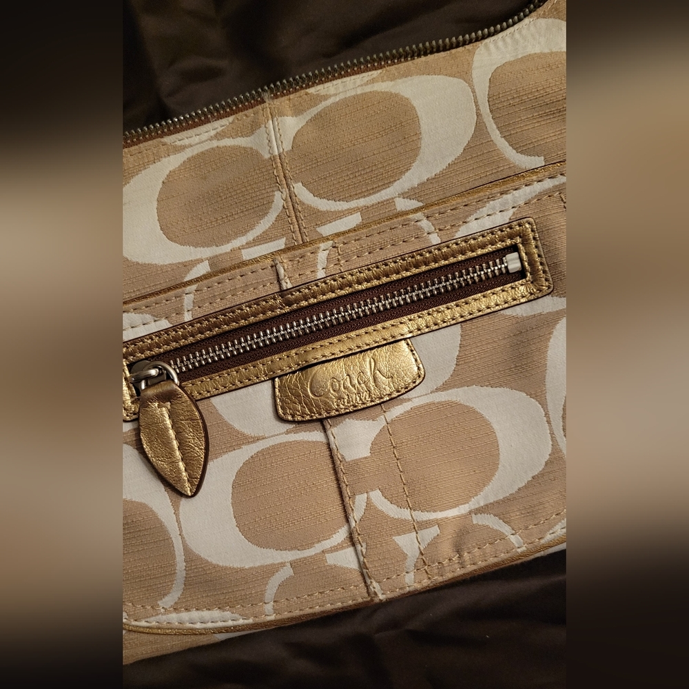 Coach Gold&White purse - Picture 5 of 8